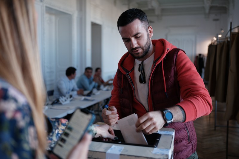 Alegeri prezidențiale 2024. Diaspora votează. Foto Cosmin Bumbuț, Teleleu