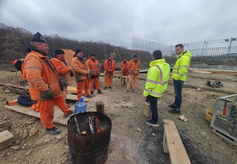 FOTO&VIDEO Umbrărescu a primit ajutor din Bosnia și pregătește forajul la „tunelurile pentru urși”