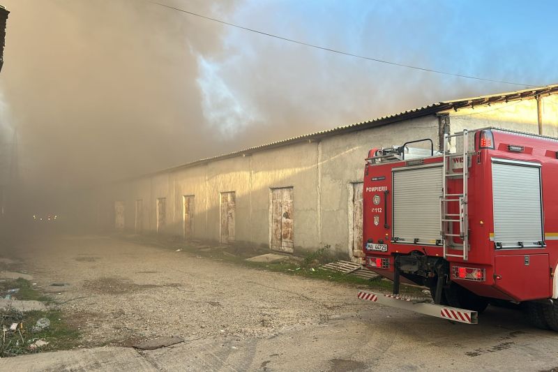 Incendiu la un depozit din Voluntari / Foto: ISU București-Ilfov