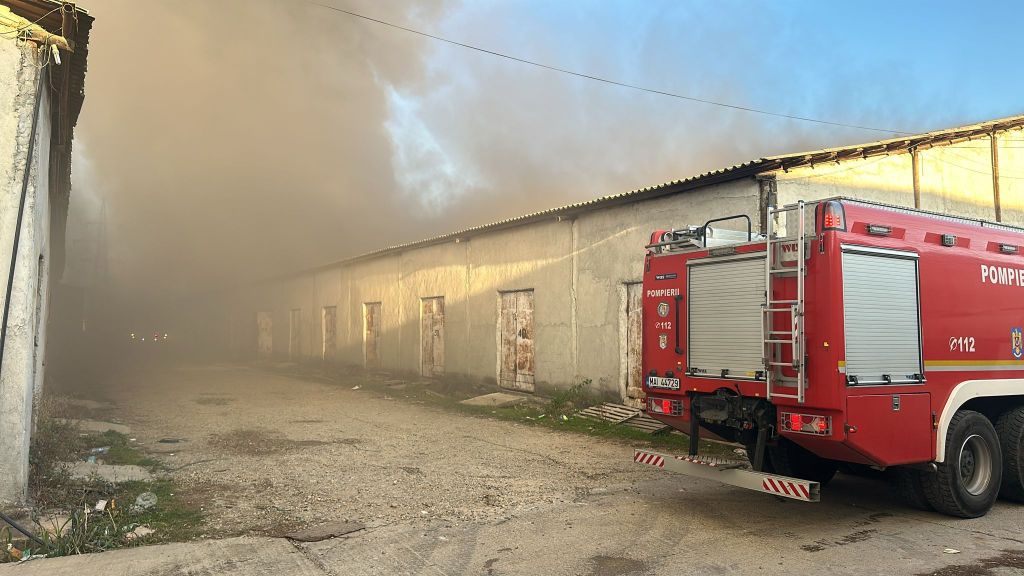 Incendiu la un depozit din Voluntari / Foto: ISU București-Ilfov