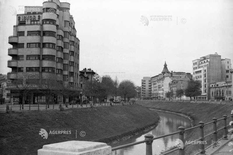 FOTO | Dâmbovița, de la râul năvalnic și plin de ostrove la betoanele de azi, plus esplanada din visul celui mai vrednic primar din istoria Bucureștiului. Imagini-document