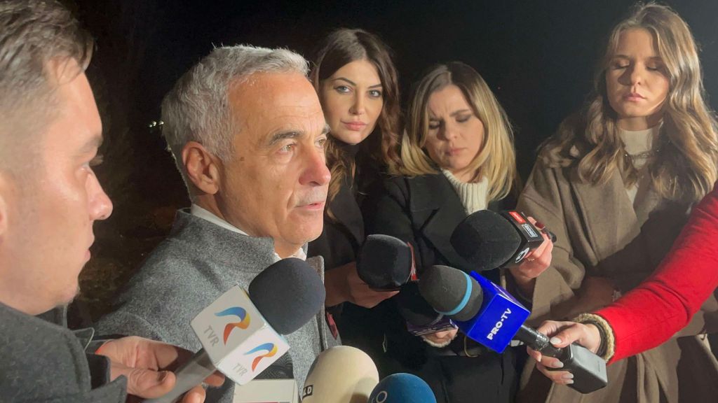 Călin Georgescu face declarații după afișarea rezultatelor exit poll, 24 noiembrie 2024. Foto: David Bularca / Hotnews