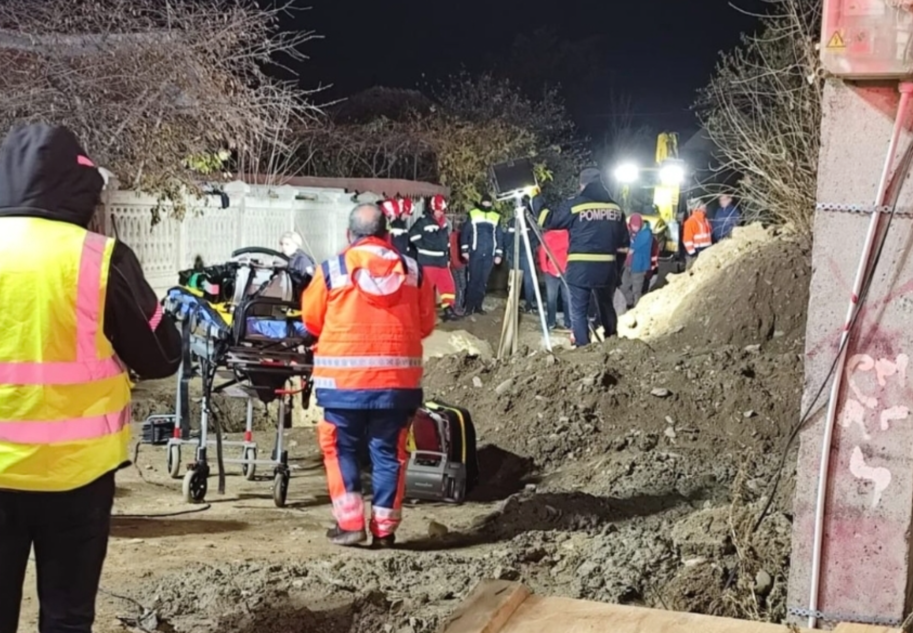 Tragedie în Buzău: Mal de pământ surpat peste muncitori, un decedat