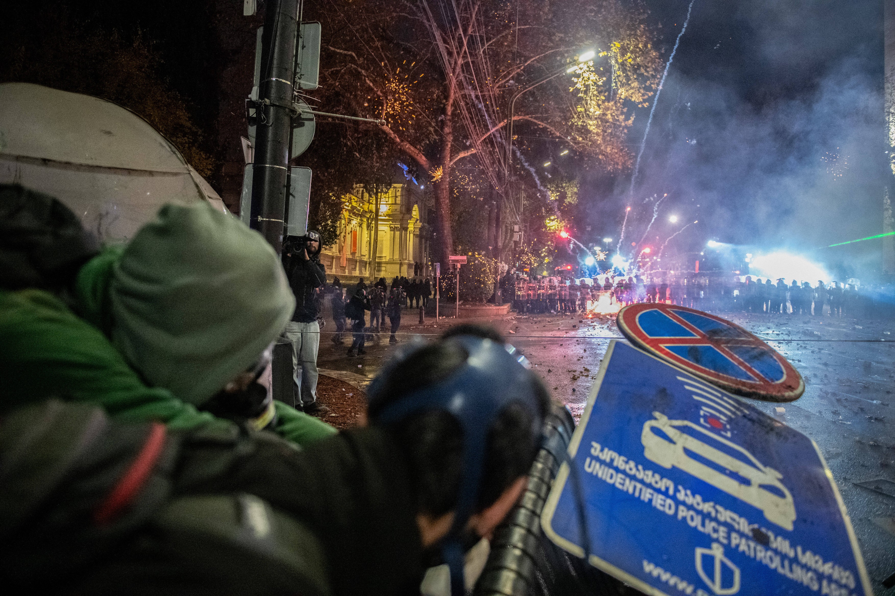 Proteste în Georgia: Peste 100 de arestări după suspendarea negocierilor cu UE