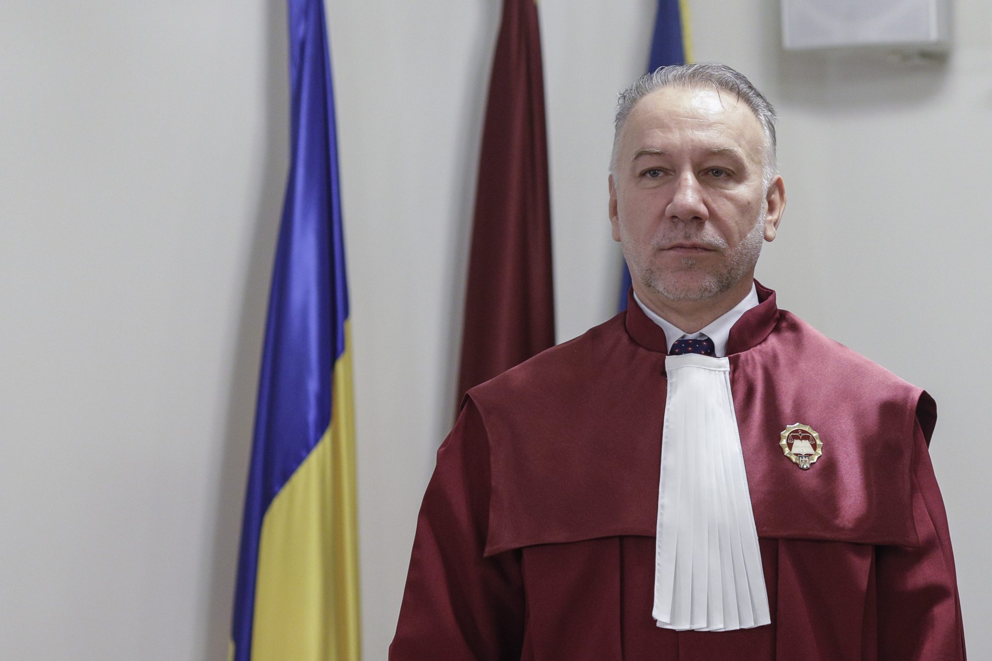 Judecătorul CCR Bogdan Licu afirmă că și el a fost în Trupele de Securitate, la fel ca Lucian Pahonțu. Ce spune că făcea la Revoluție