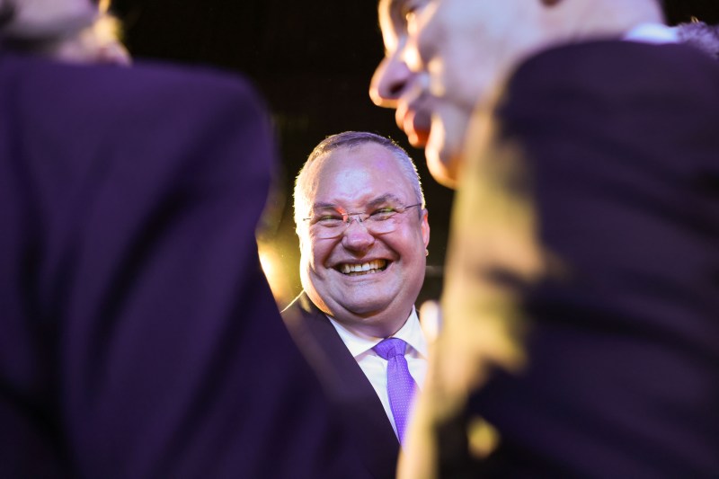 Nicolae Ciucă, întrebat dacă a scris versurile la maneaua lui Dani Mocanu: „Nu mă duce capul”