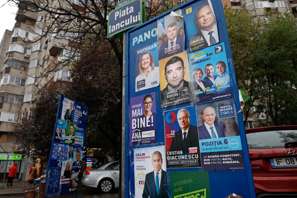 Afisaj electoral in Bucuresti, 11 noiembrie 2024. Inquam Photos / Mălina Norocea