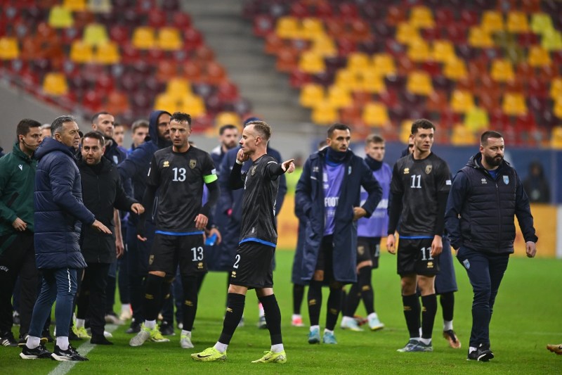 Jucătorii kosovari au părăsit terenul înainte de fluierul final. Foto: GOLAZO.ro