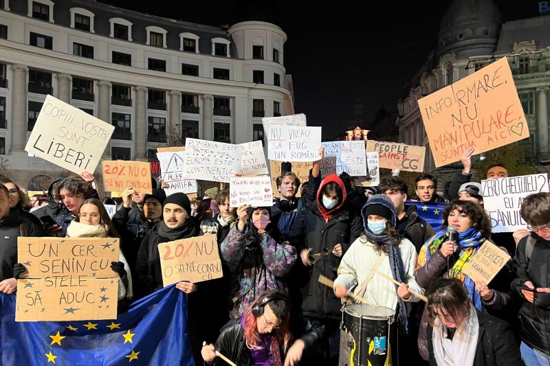 Protest împotriva lui Călin Georgescu la Universitate. Foto: Ștefania Gheorghe