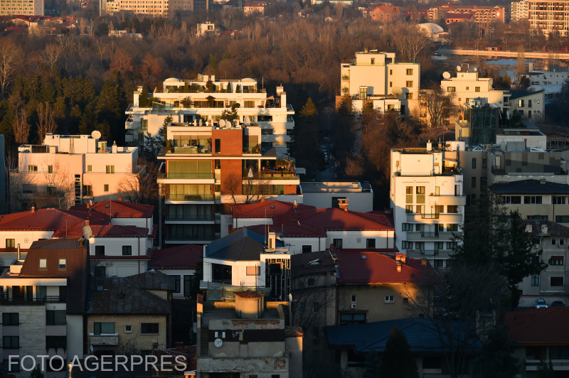 Primăverii, cartierul bogaților din București. Nici autobuzele nu trec pe-aici, să nu tulbure cumva liniștea riveranilor