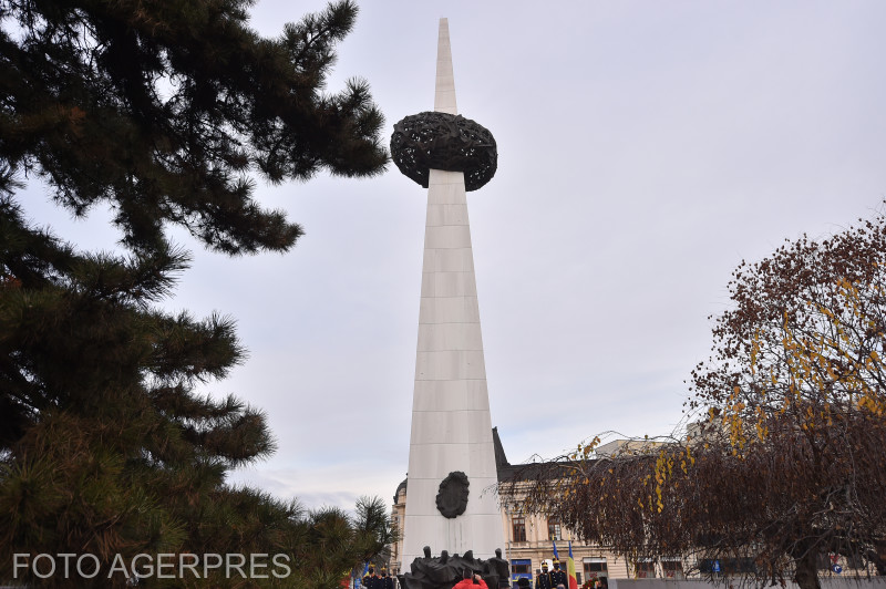 Cine sunt tinerii care redau gloria unui loc rămas fără glorie: Piața Palatului Regal, acum a Revoluției. Cum poate fi transformată parcarea MAI într-o oază de verde