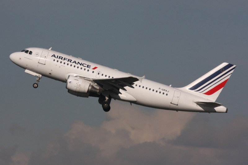 „Obiect luminos” la mare altitudine. Air France a suspendat zborurile deasupra Mării Roșii