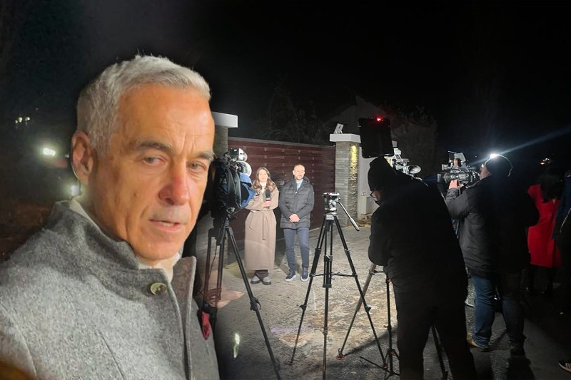 Călin Georgescu, în dreptul sediului de campanie, la anunțarea rezultatelor exit-poll, 24 noiembrie 2024. Foto: David Bularca / Hotnews