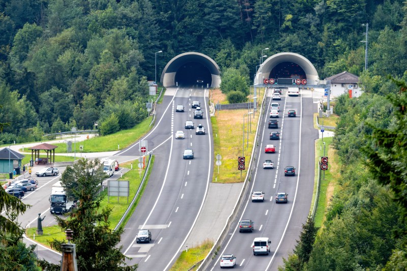 Ultimele secțiuni rămase necontractate din Autostrada Transilvania și-au decis constructorul și vor conține cel mai lung tunel de pe o autostradă românească