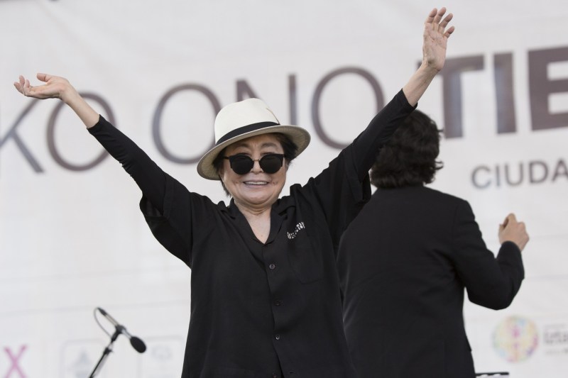 Italianul care a cumpărat ceasul lui John Lennon, evaluat la peste 4 milioane de dolari, l-a pierdut în justiție în fața lui Yoko Ono