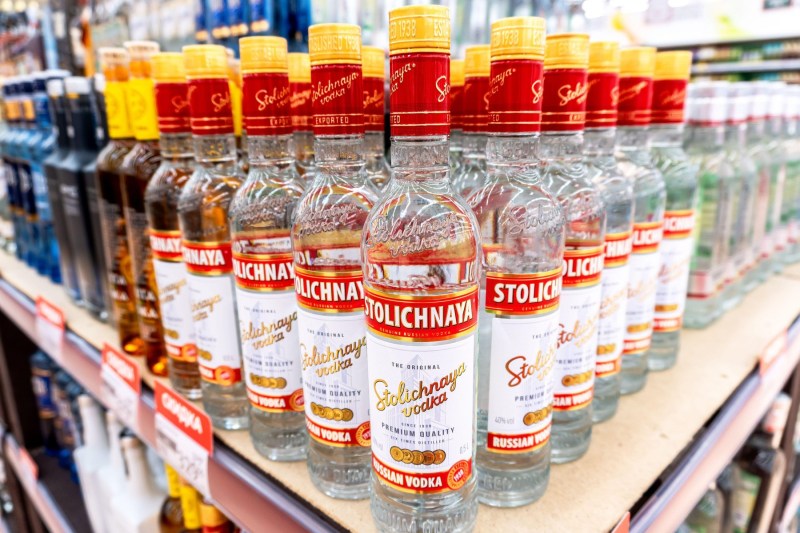 Vodca rămâne preferata rușilor. Vânzări record de alcool în 2024