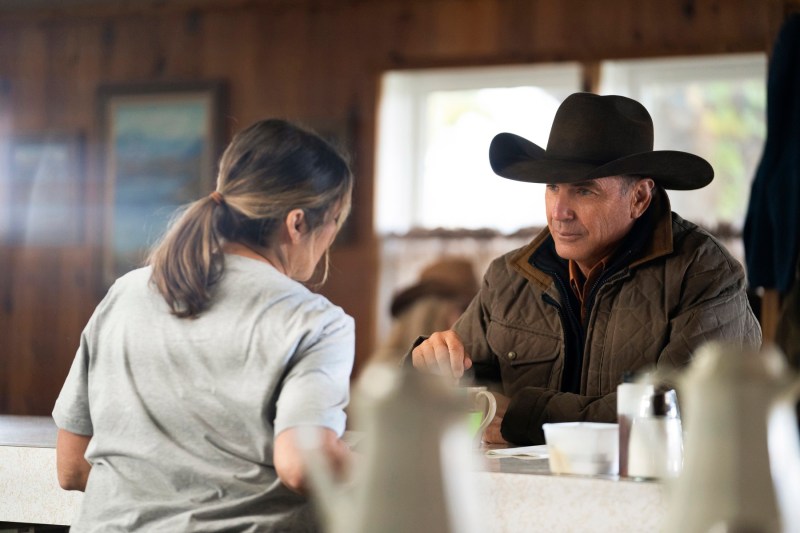 Serialul-fenomen „Yellowstone” s-a întors în streaming fără Kevin Costner. Actorul spune că nici n-a știut