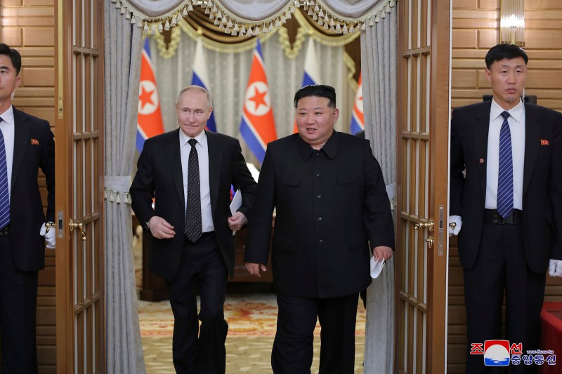 Kim Jong Un și Vladimir Putin vor să îşi consolideze și mai mult legăturile militare