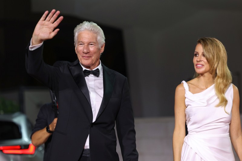 Richard Gere și-a vândut casa din Connecticut pentru  10,75 milioane de dolari, după ce a anunțat că se mută din SUA