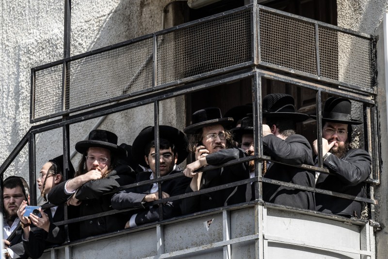 evrei ultraortodocși (Haredim) în timpul unui protest față de încorporarea lor în armata israeliană / FOTO: Mostafa Alkharouf / AFP / Profimedia