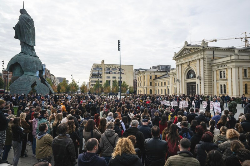 Tragedia din gara de la Novi Sad generează proteste în Serbia. „Există cineva care este responsabil pentru tot”