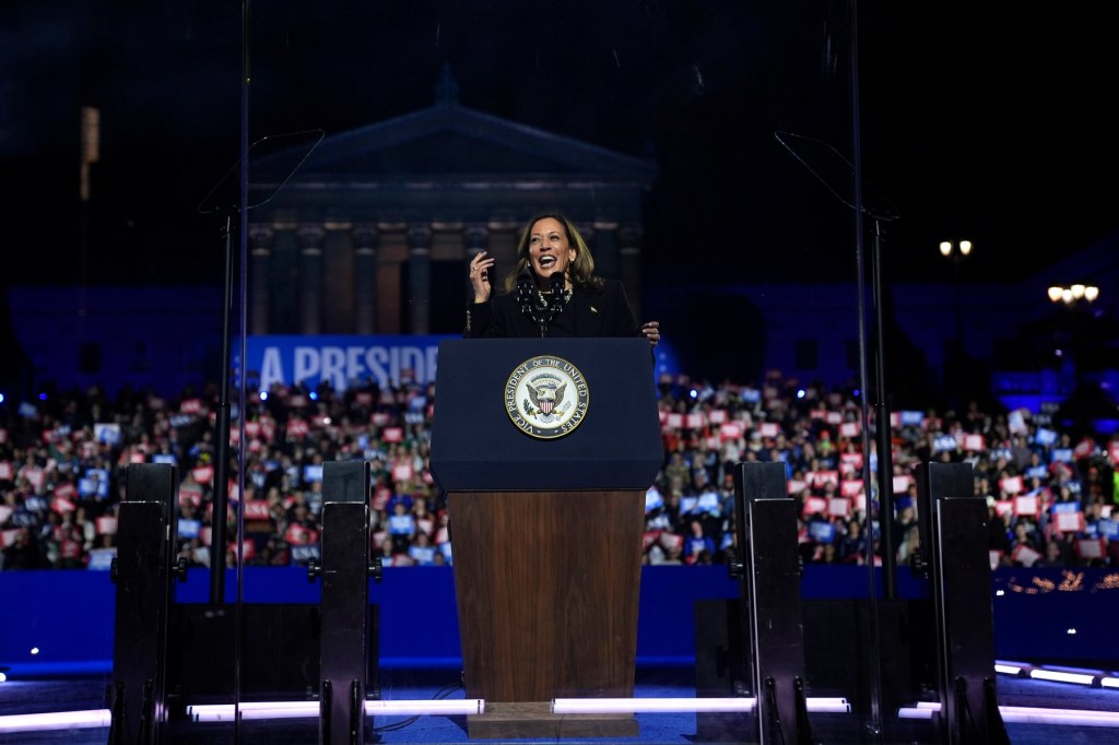 Kamala Harris la mitingul din Philadelphia, 4 noiembrie 2024. Foto: Profimedia