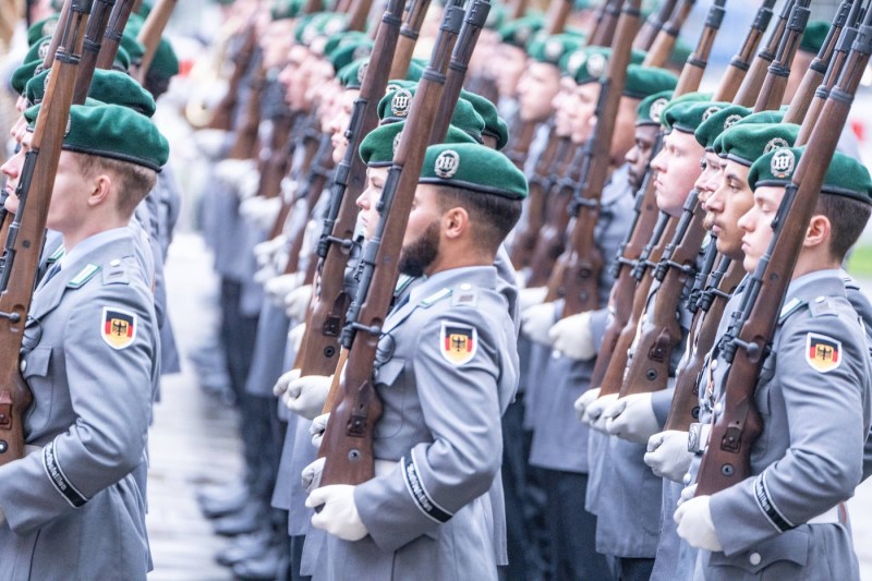 Ce se află în spatele deciziei Germaniei de a introduce un nou serviciu militar: „Pregătește-te de război, dacă vrei pace”