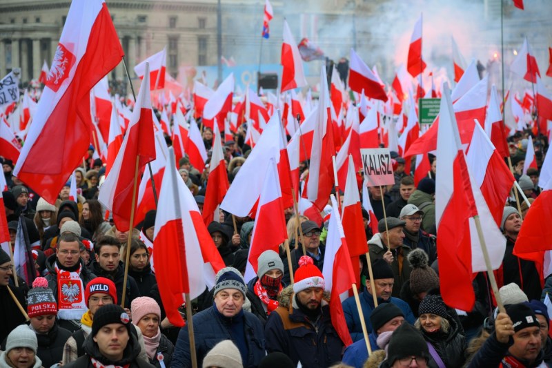 Ziua Poloniei, celebrată la Varșovia cu un marș de proporții al naționaliștilor. Poliția, pusă în stare de alertă ridicată