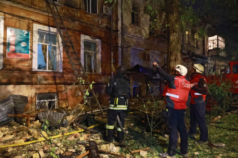 LIVE Război în Ucraina, ziua 997: Rusia a atacat Ucraina cu drone toată seara de vineri / Scholz, care a vorbit la telefon cu Putin, după 2 ani, acuzat de Zelenski că „a deschis cutia Pandorei”