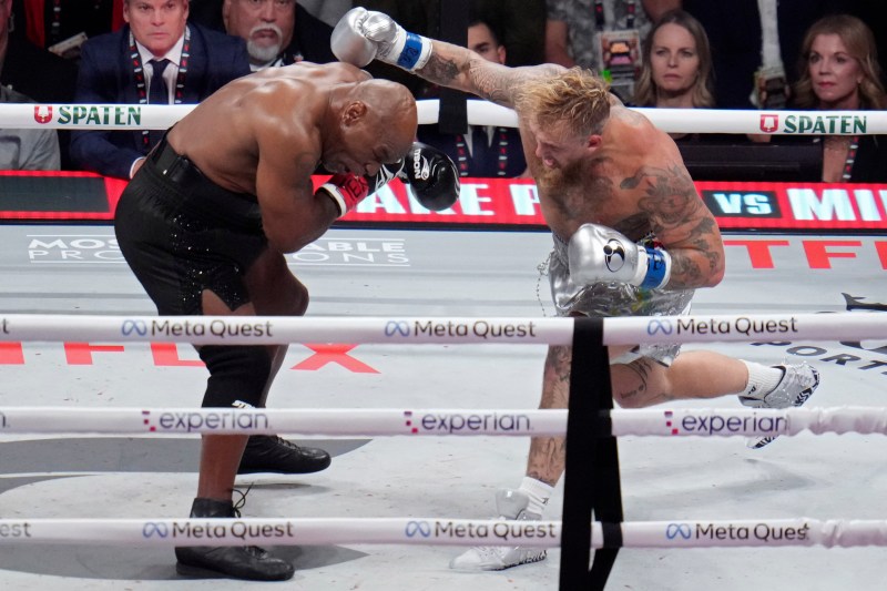 Mike Tyson vs Jake Paul – meci istoric. Paul l-a dominat pe Tyson, publicul nu a fost impresionat de luptă. Probleme cu transmisiunea Netflix