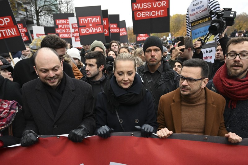 VIDEO Miting al opoziției ruse la Berlin. Iulia Navalnaia, în fruntea disidenților care vor căderea lui Putin