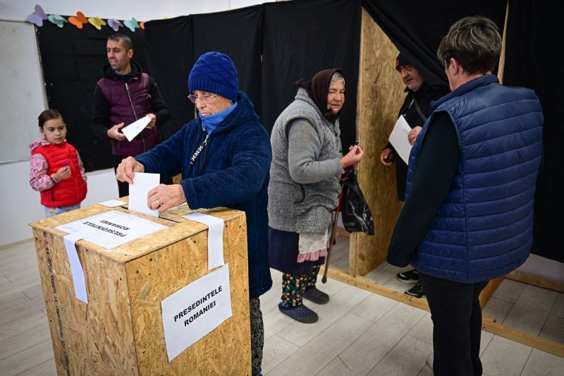 Alegeri prezidențiale în România, noiembrie 2024. Foto: Daniel Mihăilescu / AFP / Profimedia