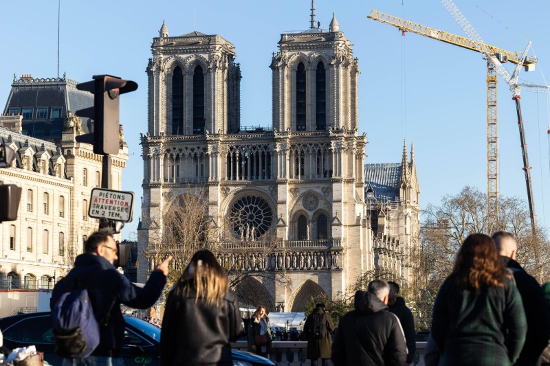 Catedrala Notre-Dame din Paris se redeschide la 5 ani după incendiul devastator. Ce trebuie să știe vizitatorii