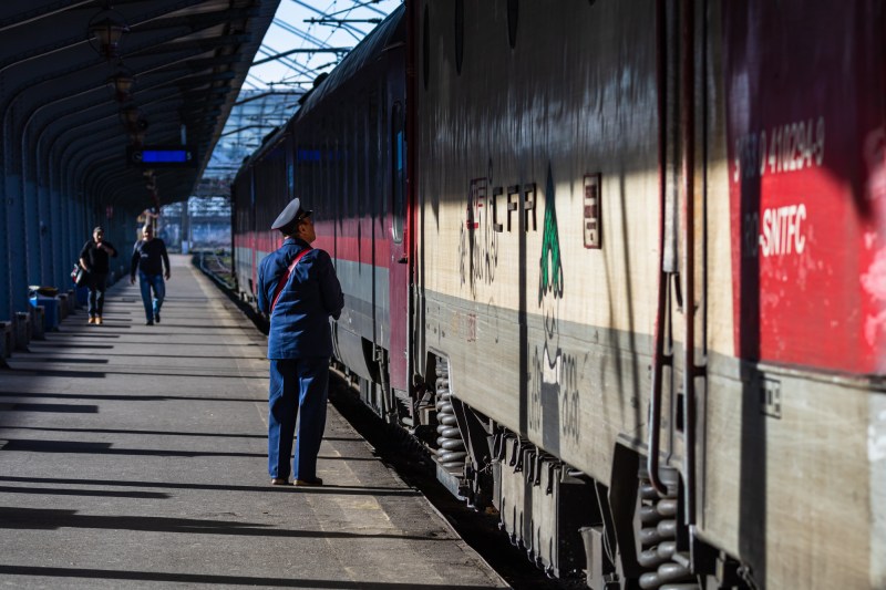 Ce au decis judecătorii în cazul șefului de tren CFR, retrogradat la împins vagoane după ce și-a supărat „șefa din minister”. Au întors complet sentința primei instanțe