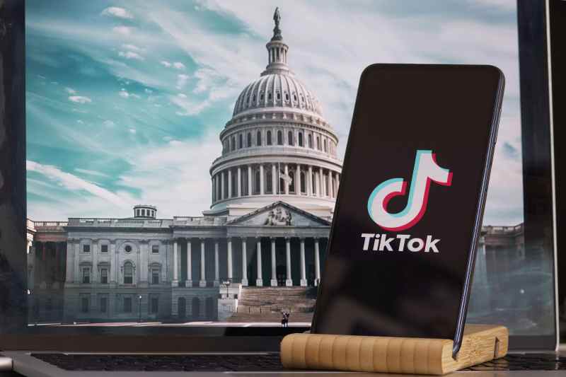 TikTok e într-o cursă contracronometru pentru a evita interzicerea în Statele Unite