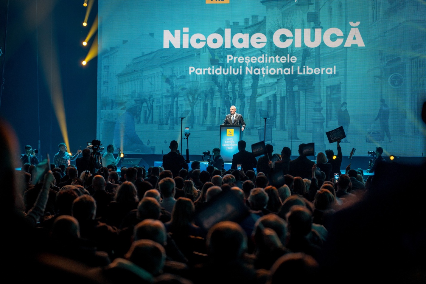 [P] Partidul Popular European îl susține pe Nicolae Ciucă - HotNews.ro
