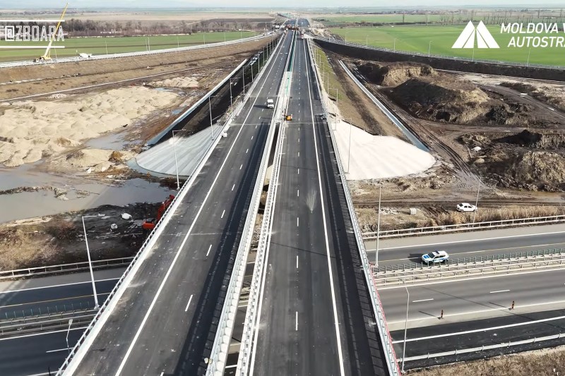 VIDEO Încă o deschidere surpriză pe Autostrada Moldovei: „Au recuperat incredibil” / În schimb un alt lot unde s-au grăbit lucrările nu va mai fi deschis acum: „Nu era normal să-i dai drumul așa…”