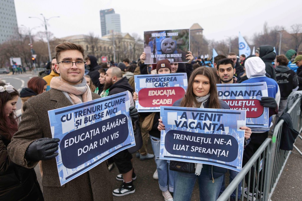 Polițiști, angajați din penitenciare si studenți protestează în Piața Victoriei din București față de proiectul de ordonanță al guvernului, 30 decembrie 2024. Inquam Photos / Octav Ganea