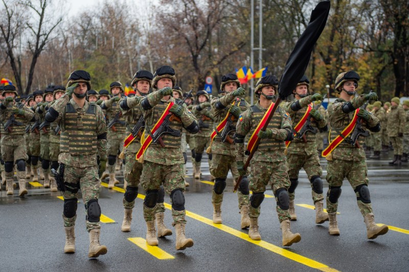 LIVE VIDEO Parada militară de 1 Decembrie. Peste 2.500 de militari trec pe sub Arcul de Triumf / În premieră, o dronă Bayraktar va survola și va transmite imagini în direct 