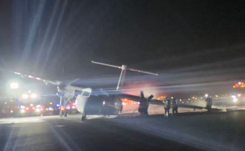 Un avion de pasageri a luat foc în Canada după o problemă la aterizare: „Avionul s-a zguduit destul de mult și am început să vedem foc”