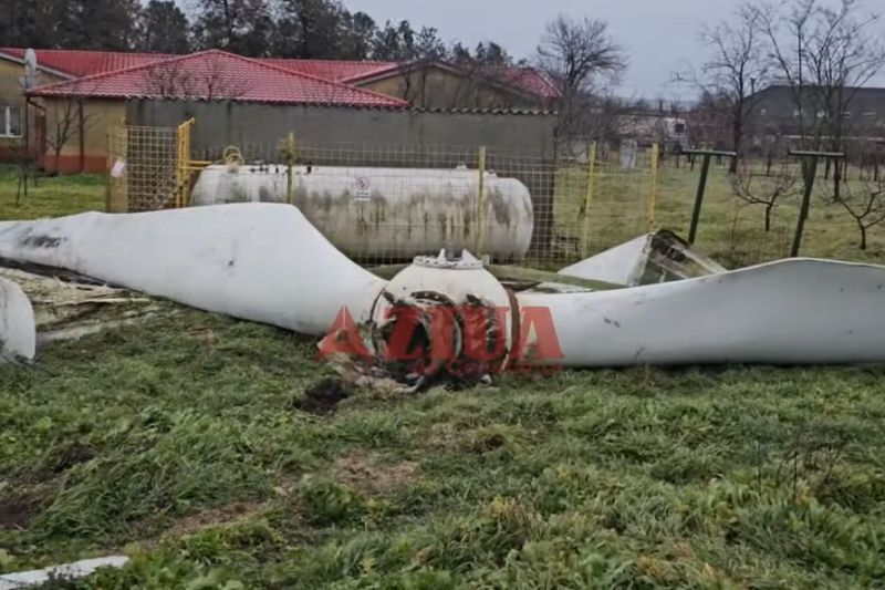 VIDEO The first images from the scene of the propeller collapse from the faulty wind turbine that caused panic in the county of Constanta. The turbine had been idle for 7 years. Which institution is responsible?