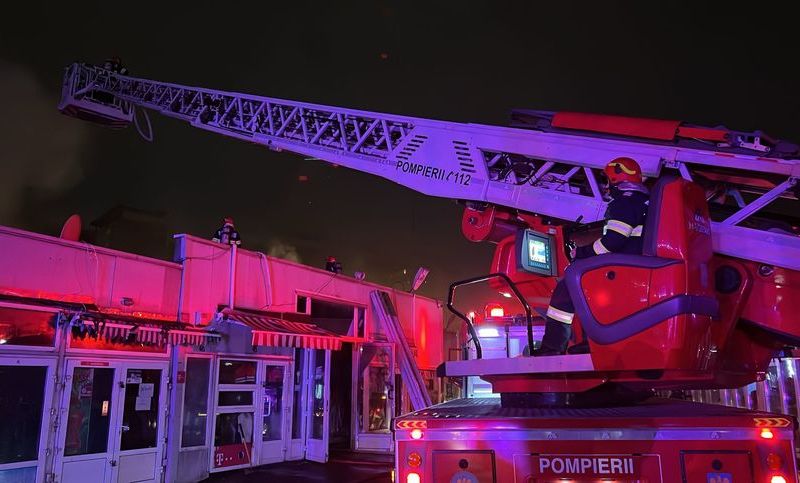 Incendiu puternic la Piaţa Matache din Capitală. A fost emis mesaj RO-Alert, din cauza degajărilor de fum