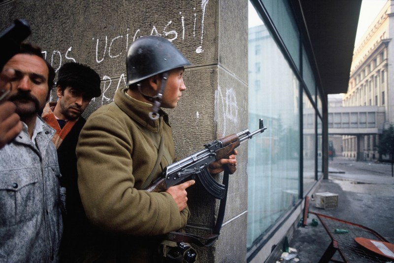 București, în zilele de 22-23 decembrie 1989., la Revoluție. Foto: NICOLAS JOSE / Sipa Press / Profimedia