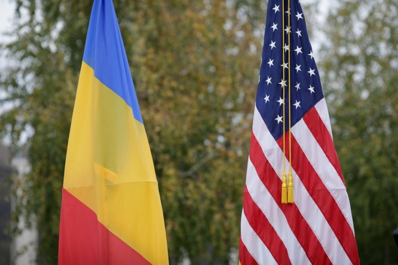 Șase foști ambasadori ai SUA, scrisoare deschisă înainte de scrutinul decisiv de duminică: „Suntem încrezători că românii nu vor permite acestor influențe autoritare să distrugă procesul democratic”