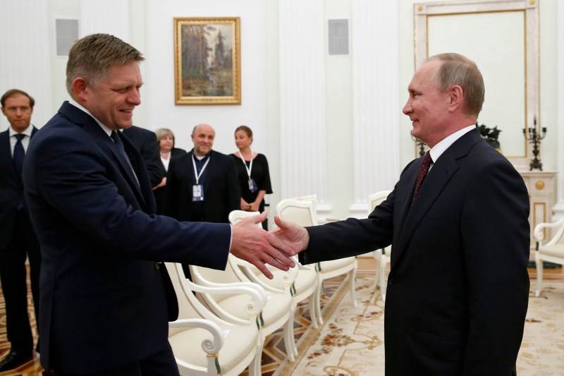 Robert Fico merge la Vladimir Putin după cearta cu Volodimir Zelenski. Anunțul, făcut de un aliat al Moscovei