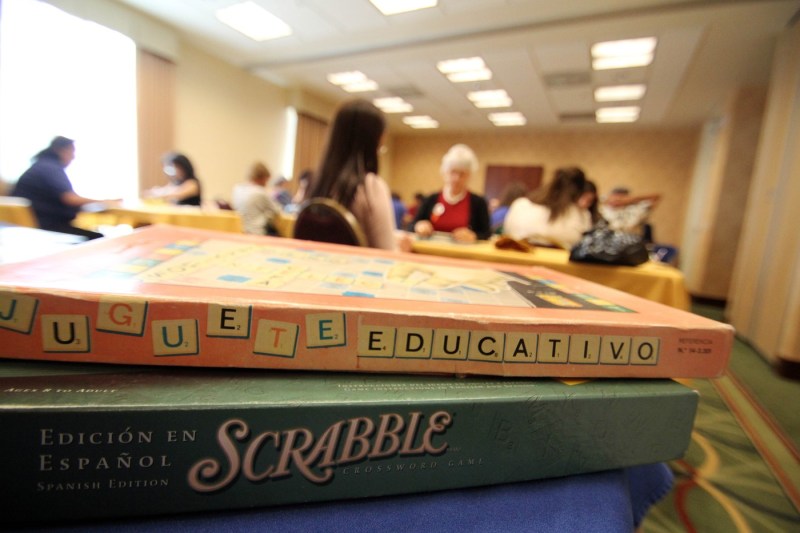 „O umilinţă incredibilă”: Titlul mondial la Scrabble în limba spaniolă a fost câştigat de un competitor care nu vorbeşte spaniola – VIDEO