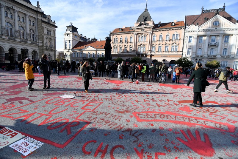 13 persoane, printre care un fost ministru sârb, puse sub acuzare pentru dezastrul de la gara din Novi Sad, soldat cu 15 morți