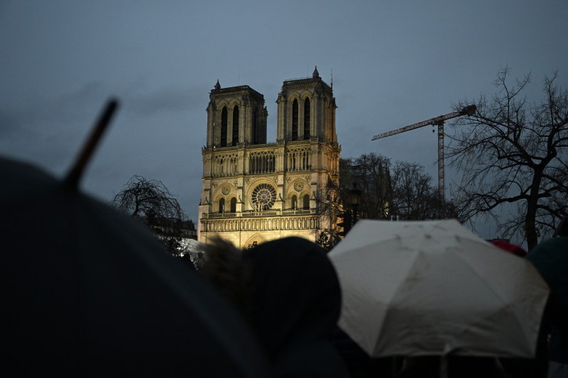 Catedrala Notre-Dame din Paris își așteaptă redeschiderea / Președintele Macron a invitat zeci de lideri de stat la eveniment / FOTO: Gregoire CAMPIONE / AFP / Profimedia