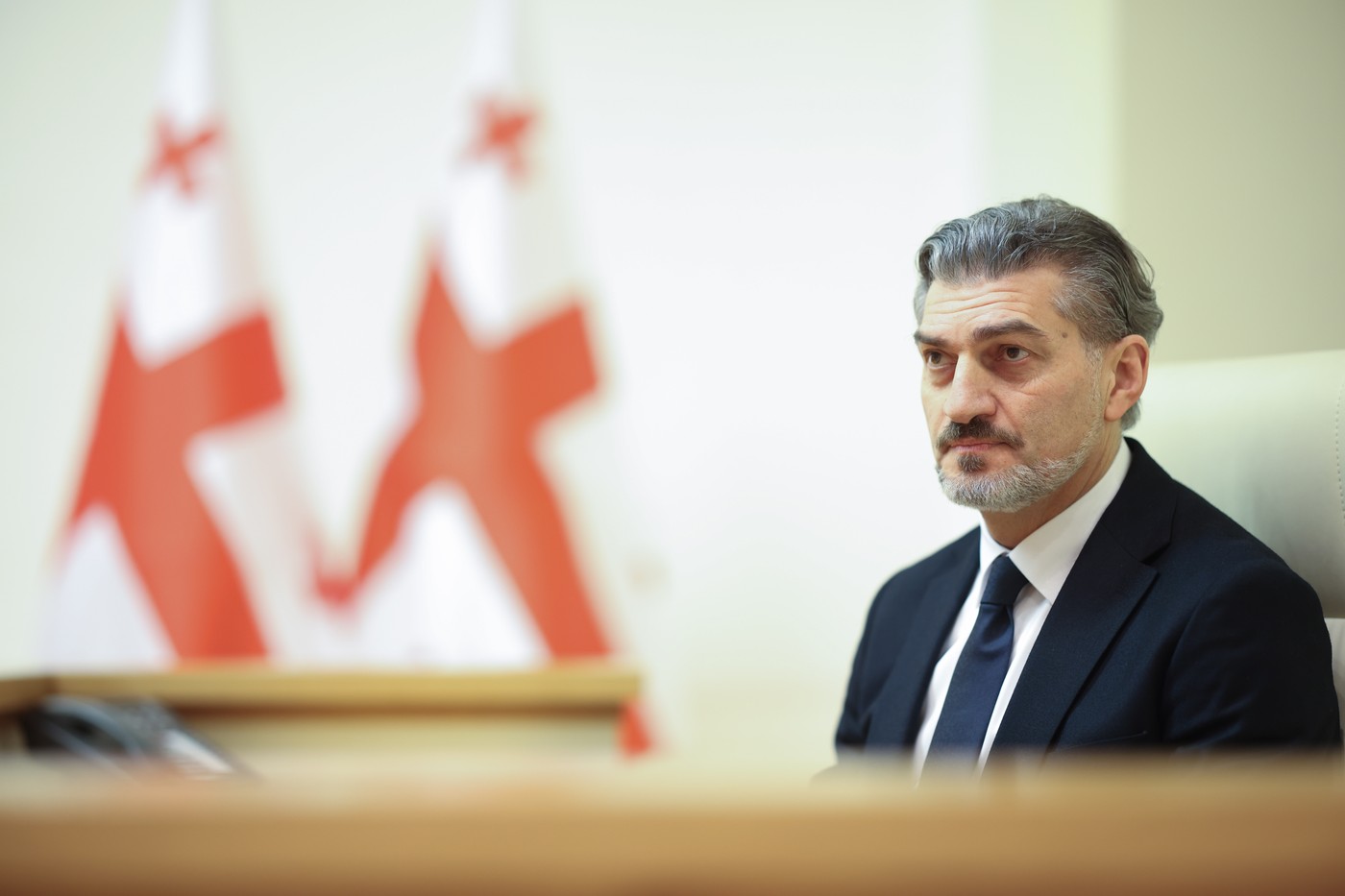Criza politică din Georgia: Zurabishvili părăsește palatul, Kavelașvili depune jurământul