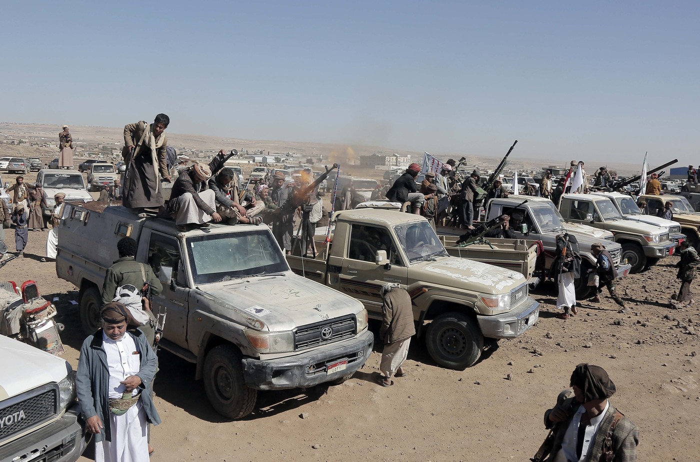 Atac Houthi în Marea Roșie: Petrolier saudit lovit, tensiuni SUA-Iran